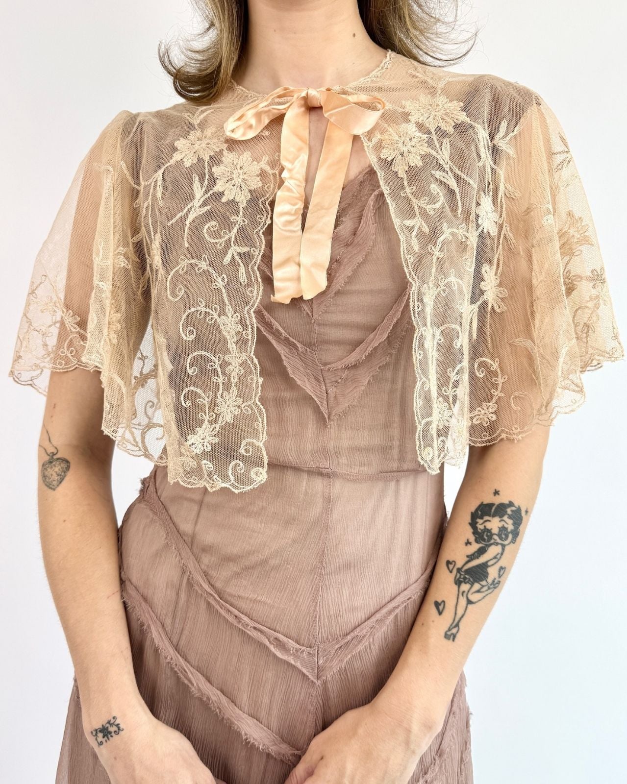 Sugared Peaches Mesh Collar