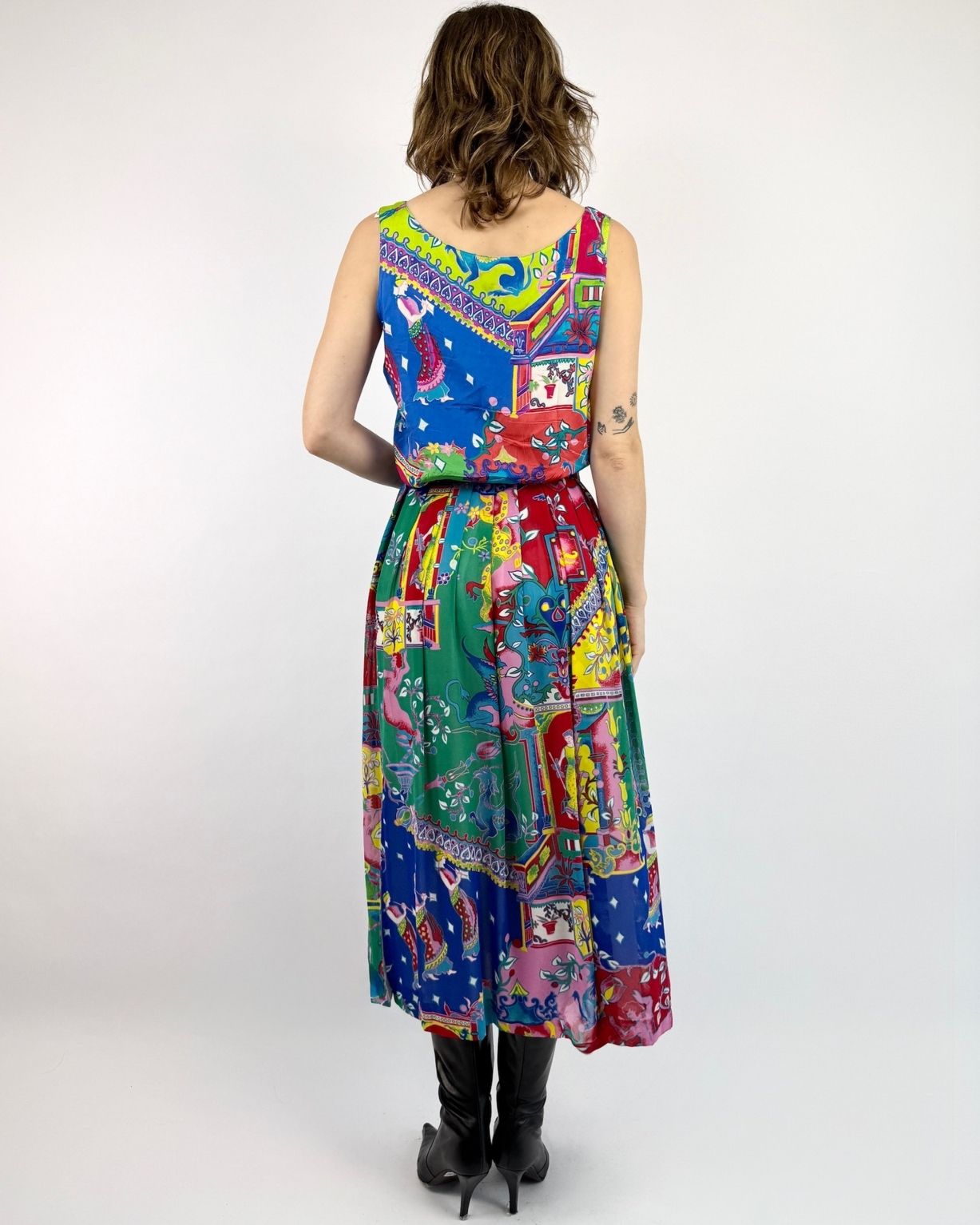 Louis Feraud A Colorful Life Scenic Set