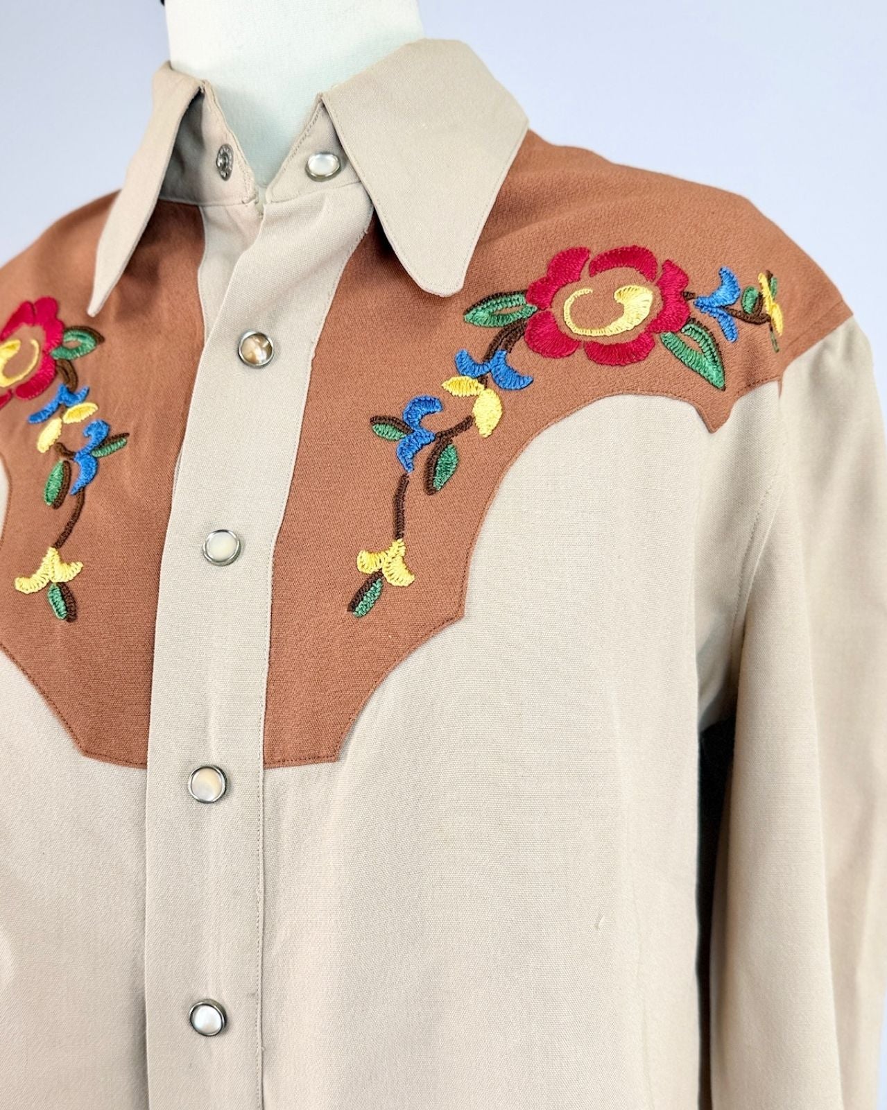 50s Tan Embroidered Pearl Snap