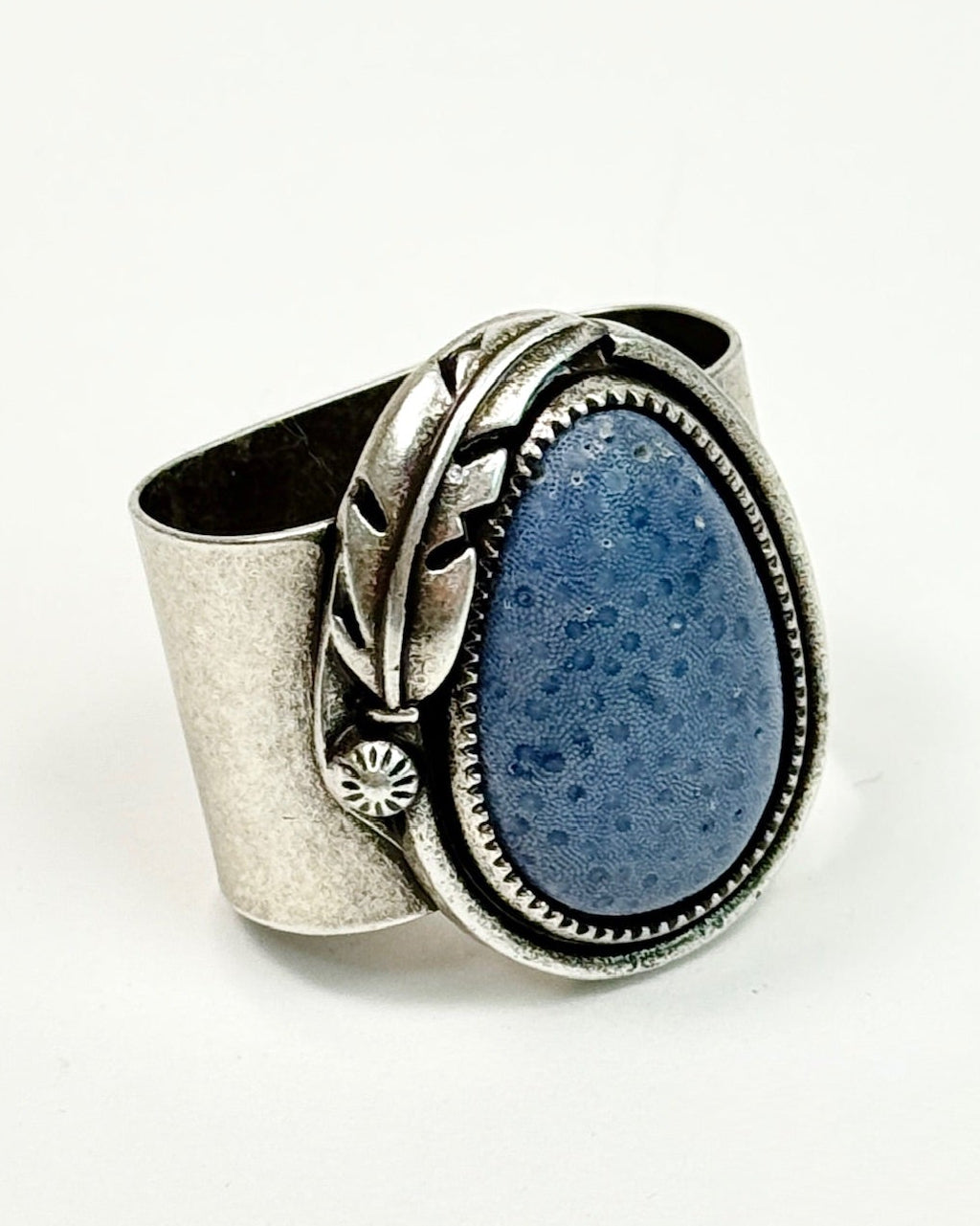 Iron Lamb Chalcedony Slider