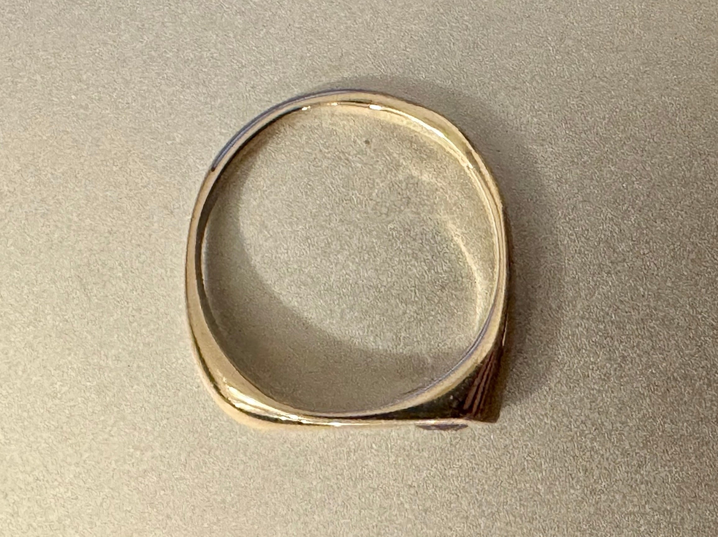 Seaworthy 14k Yellow Gold Lavender Montana Sapphire Laurel Ring