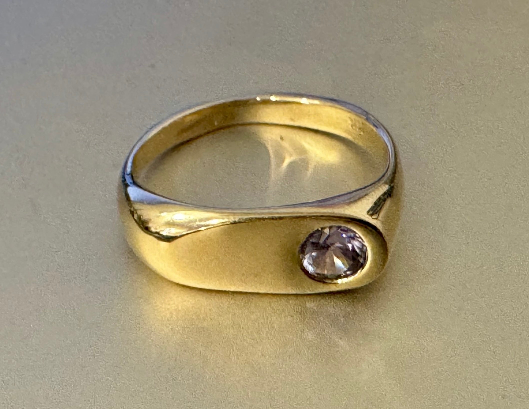 Seaworthy 14k Yellow Gold Lavender Montana Sapphire Laurel Ring
